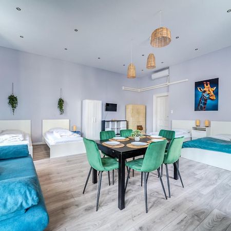 Panorama Big Boulvard 4 BDRM 3 BTHROOM, 13PPL, AC Budapest Exteriör bild