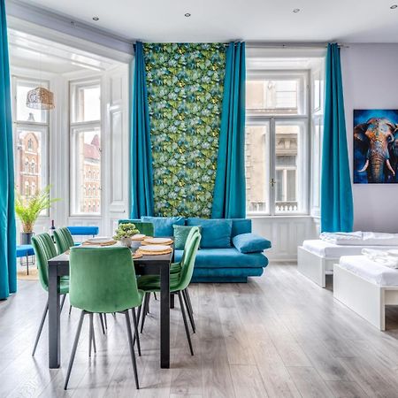 Panorama Big Boulvard 4 BDRM 3 BTHROOM, 13PPL, AC Budapest Exteriör bild