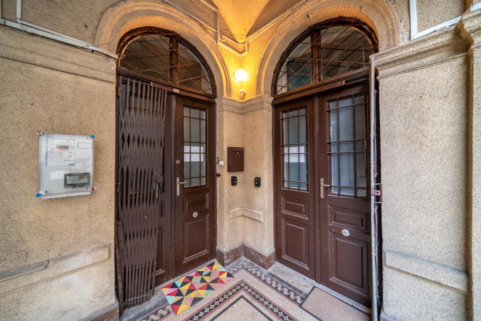 Panorama Big Boulvard 4 BDRM 3 BTHROOM, 13PPL, AC Budapest Exteriör bild