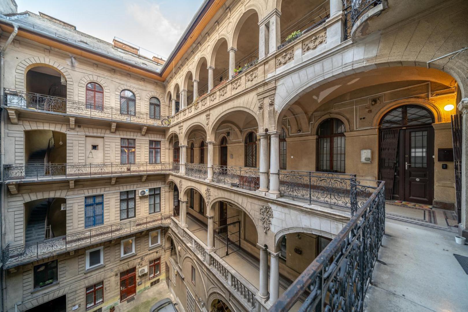 Panorama Big Boulvard 4 BDRM 3 BTHROOM, 13PPL, AC Budapest Exteriör bild