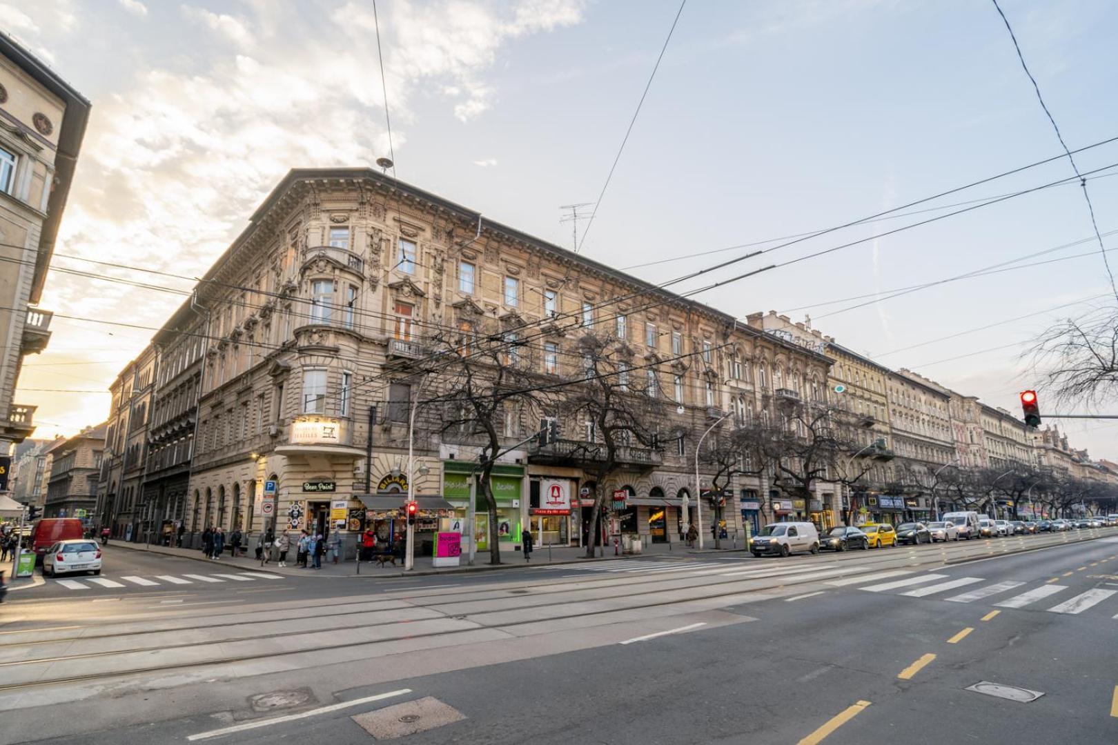Panorama Big Boulvard 4 BDRM 3 BTHROOM, 13PPL, AC Budapest Exteriör bild