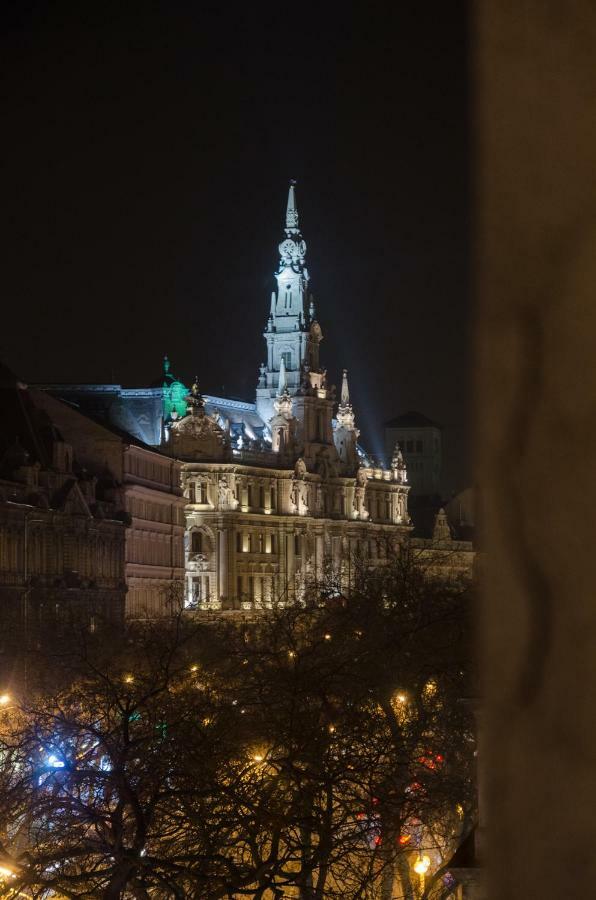 Panorama Big Boulvard 4 BDRM 3 BTHROOM, 13PPL, AC Budapest Exteriör bild